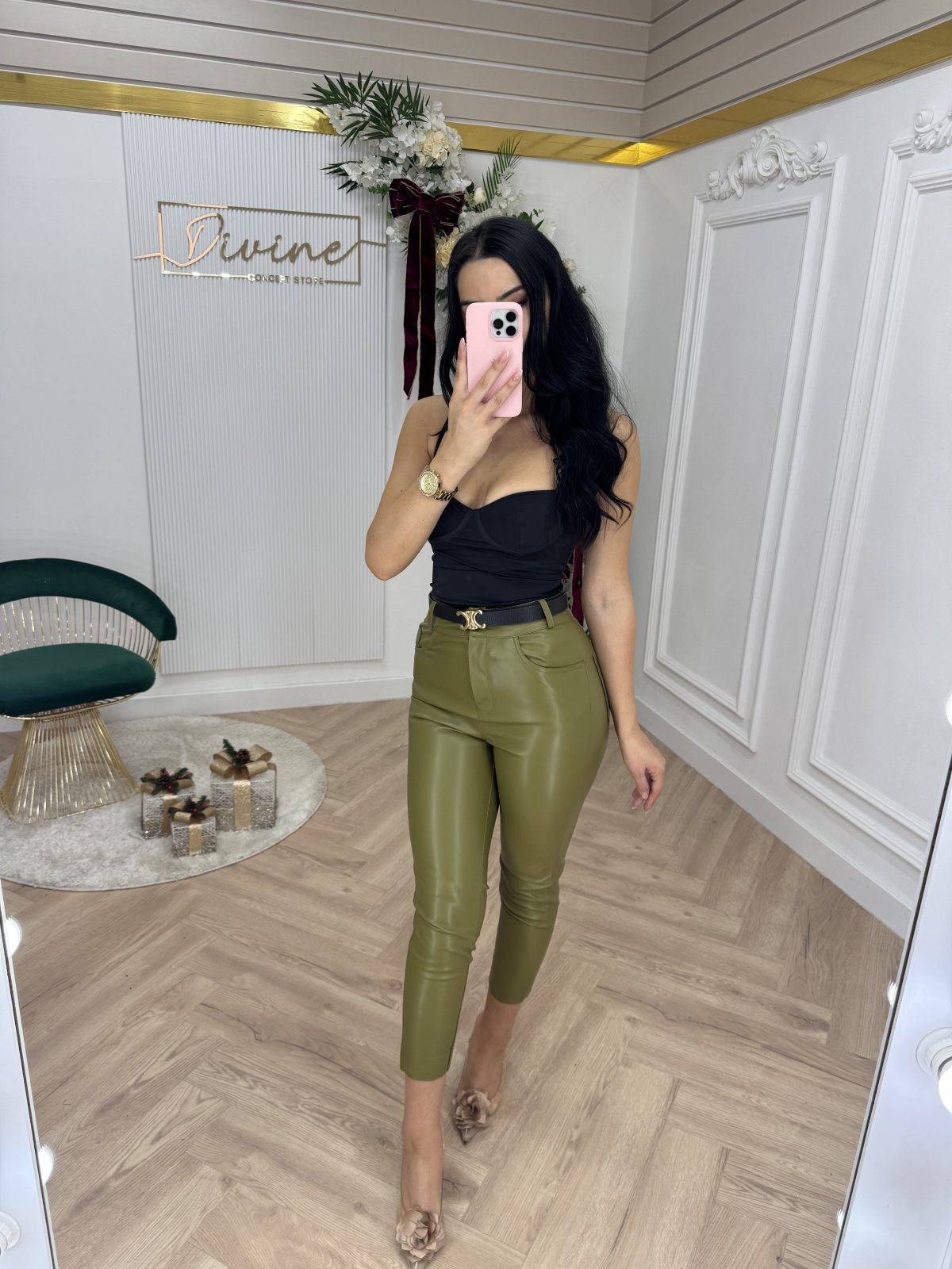 Elastične pantalone od imitacije kože