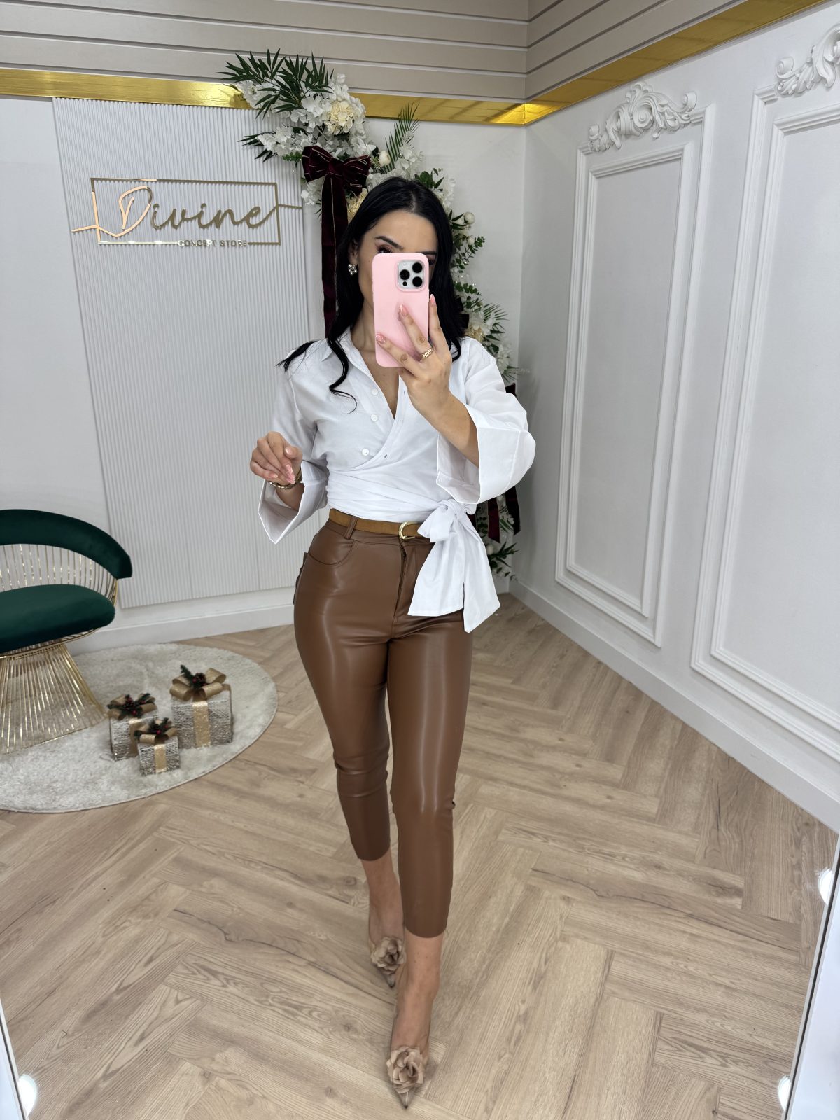 Elastične pantalone od imitacije kože