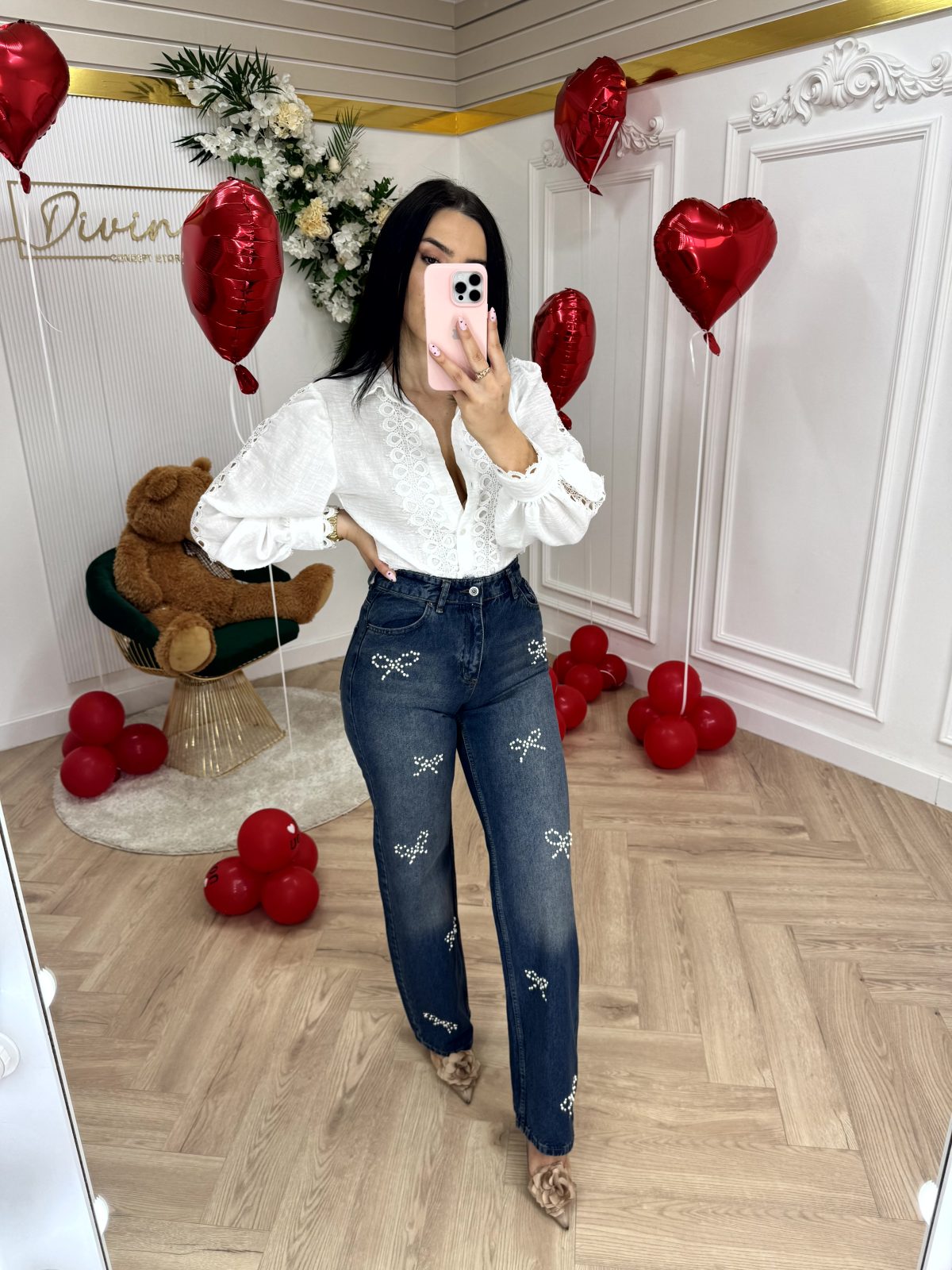 Wide leg jeans sa detaljima