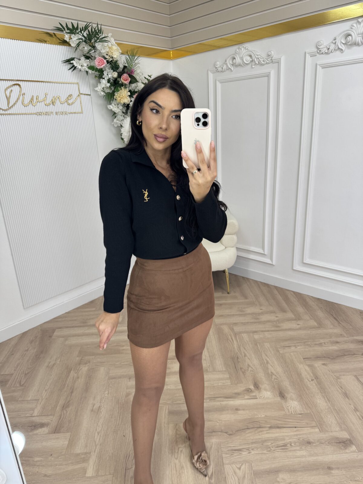 Vesta za zlatnim detaljima DOPUNA 10.10