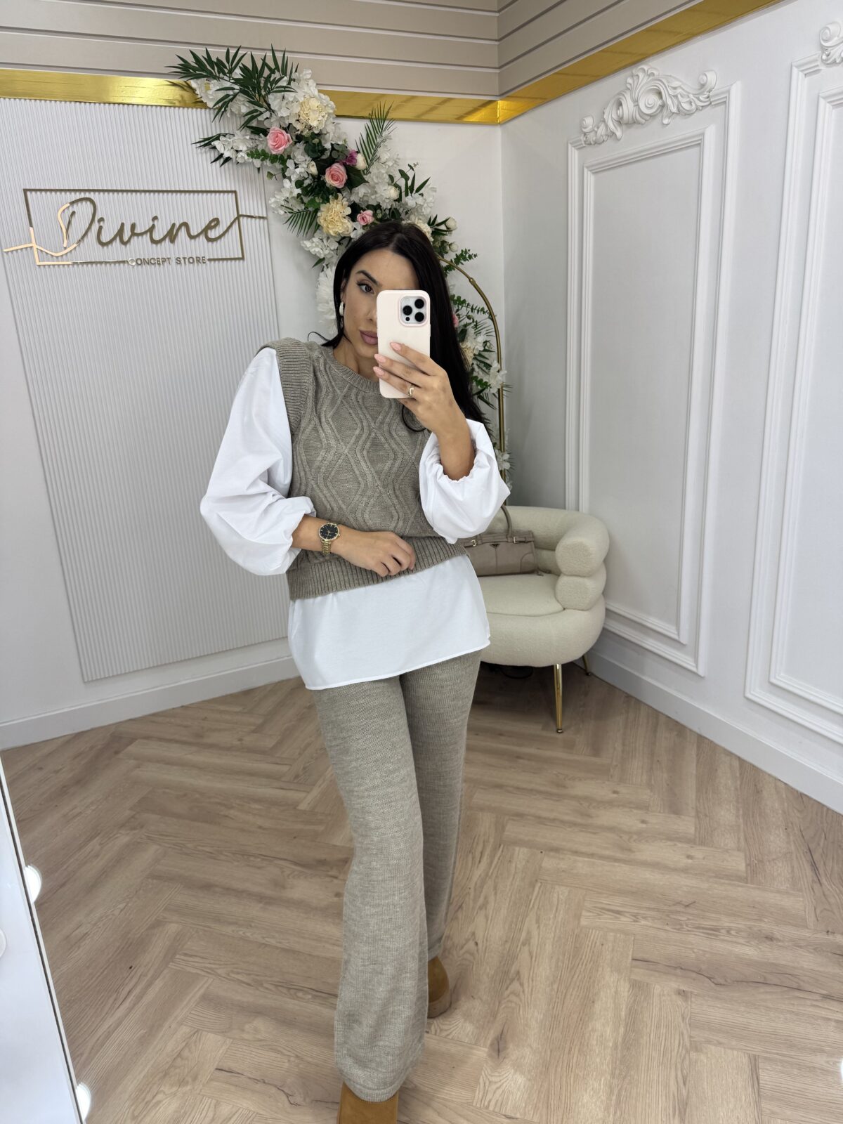 Vesta sa košulja i pantalone