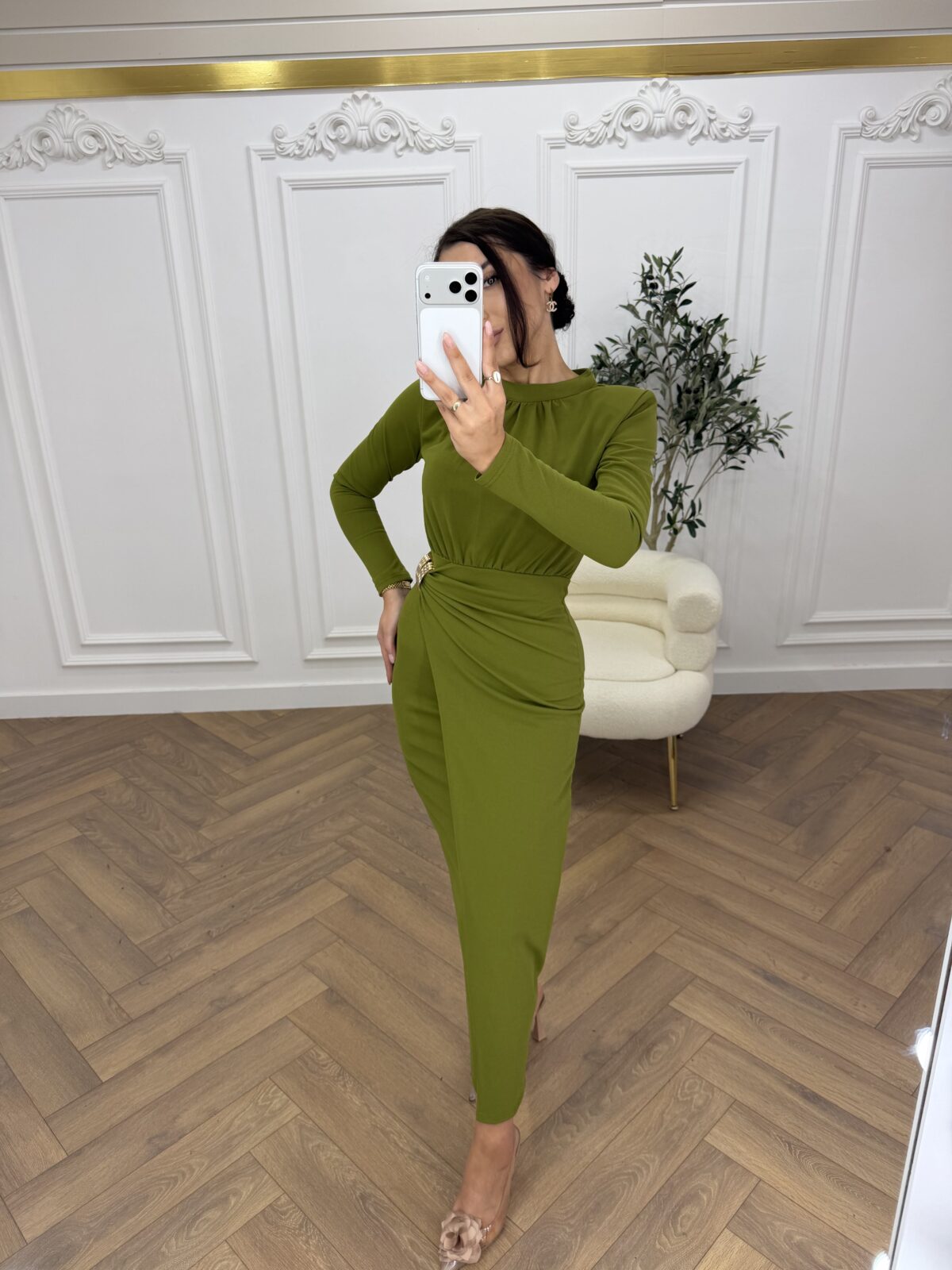 Haljina sa zlatnom tokom