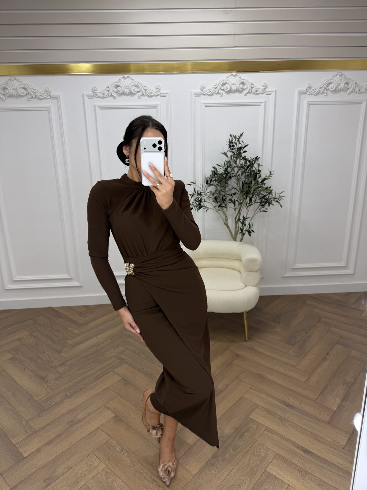 Haljina sa zlatnom tokom