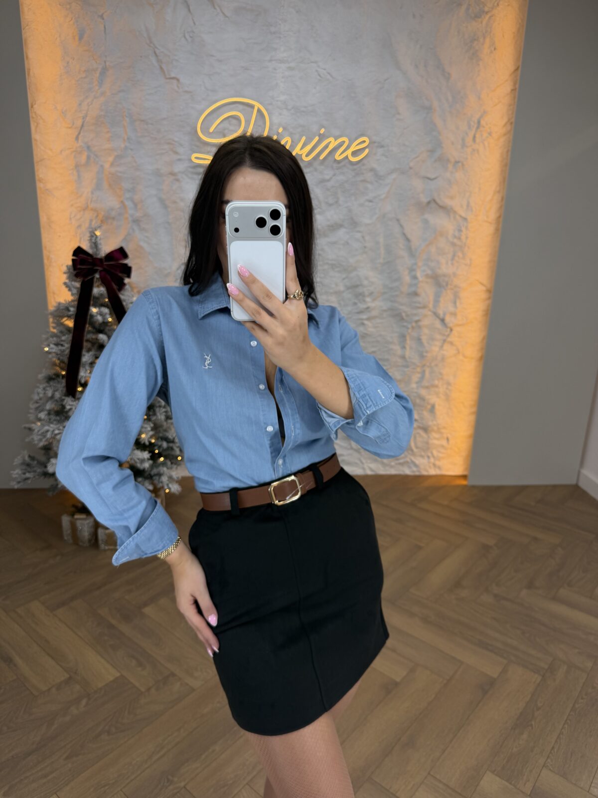 Košulja od mekanog džinsa sa izvezenim detaljem