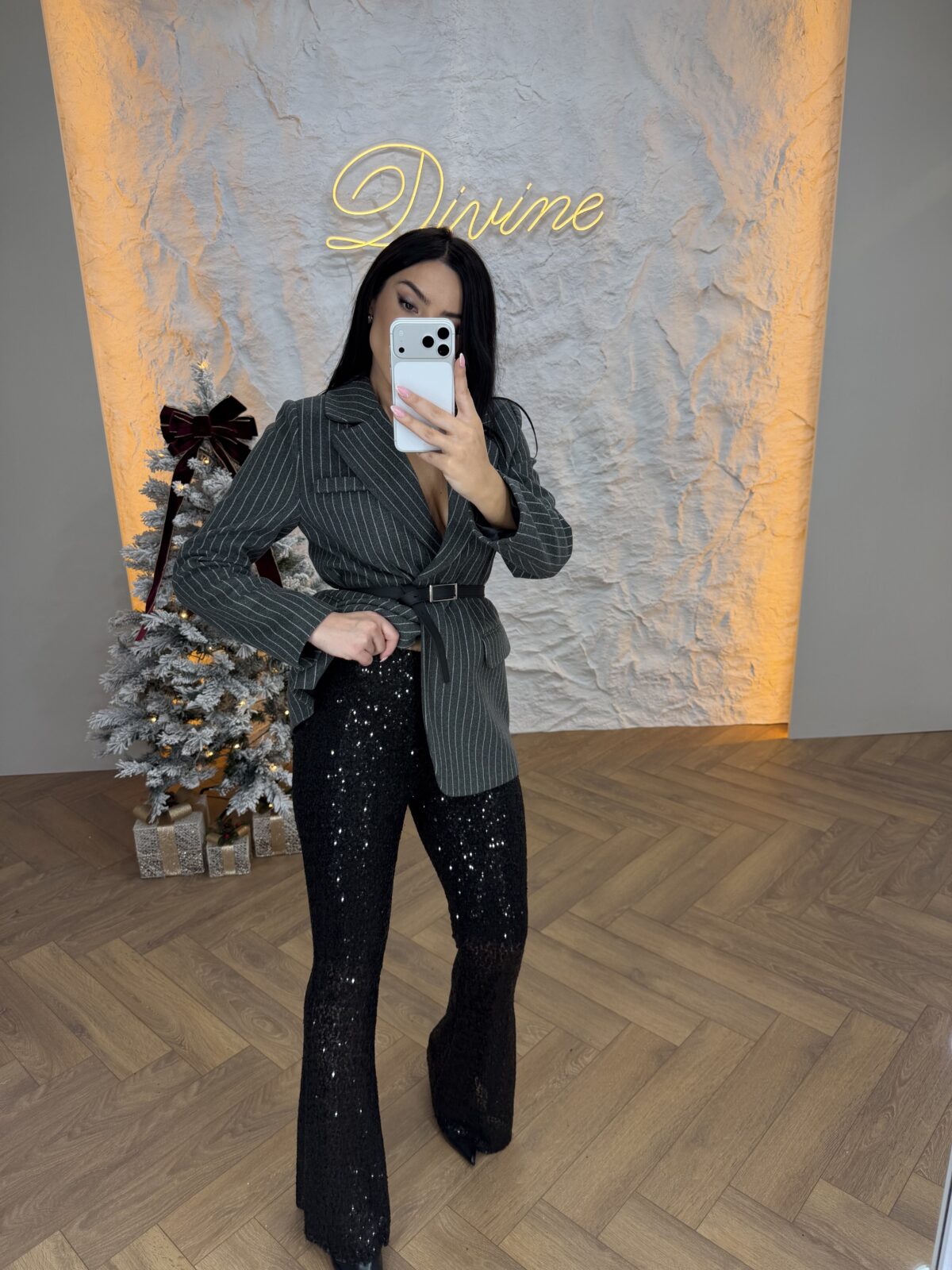 Svjetlucave pantalone zvonolikog oblika