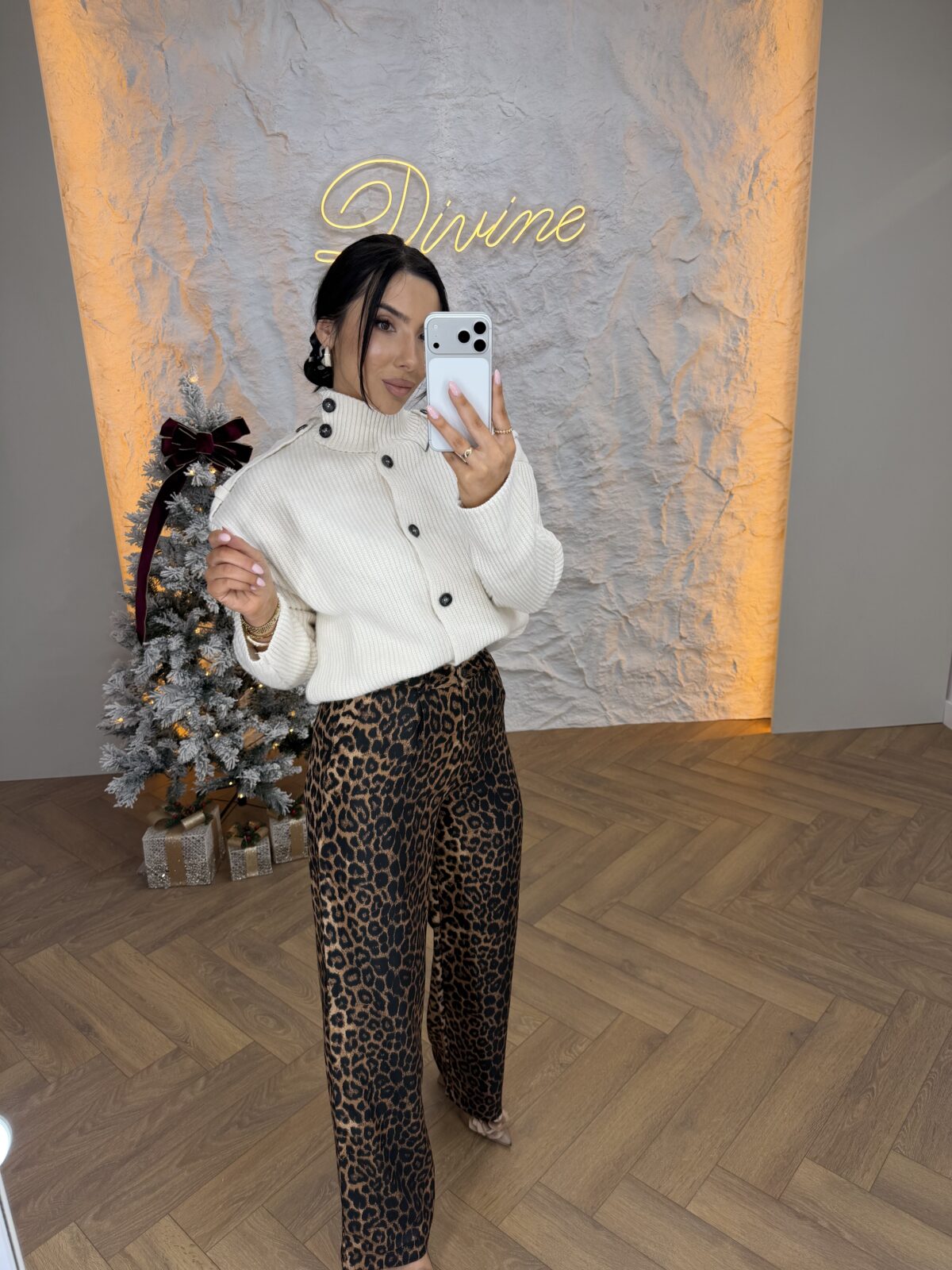 Pantalone sa leopard dezenom