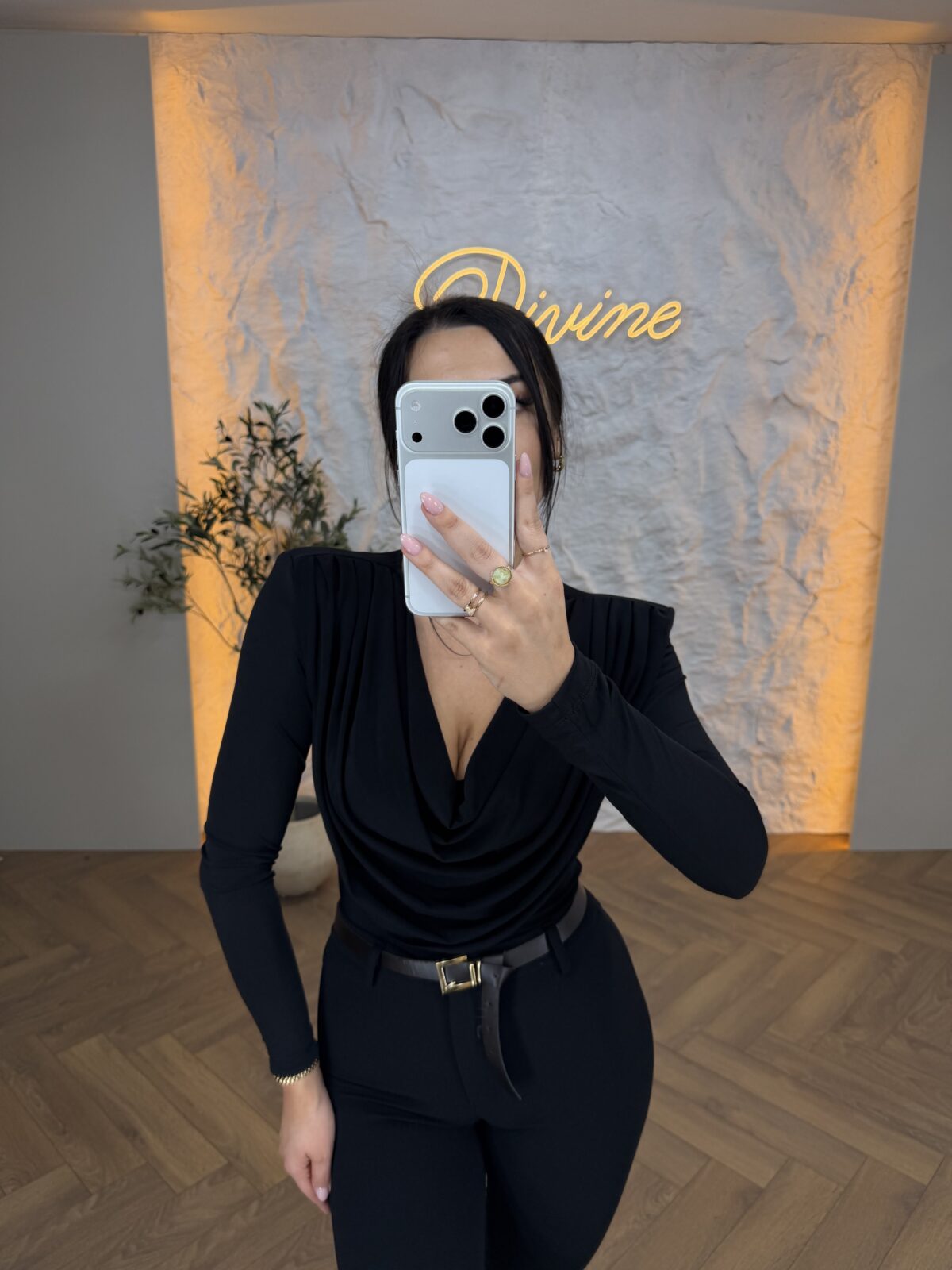 Majica sa naramenicama BLACK