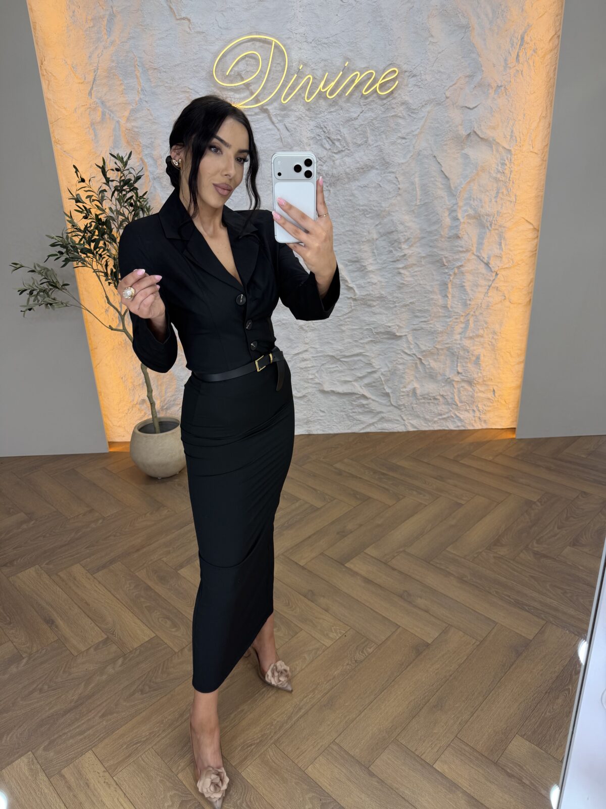 Komplet košulja i suknja dolazi na stanje 20.02.