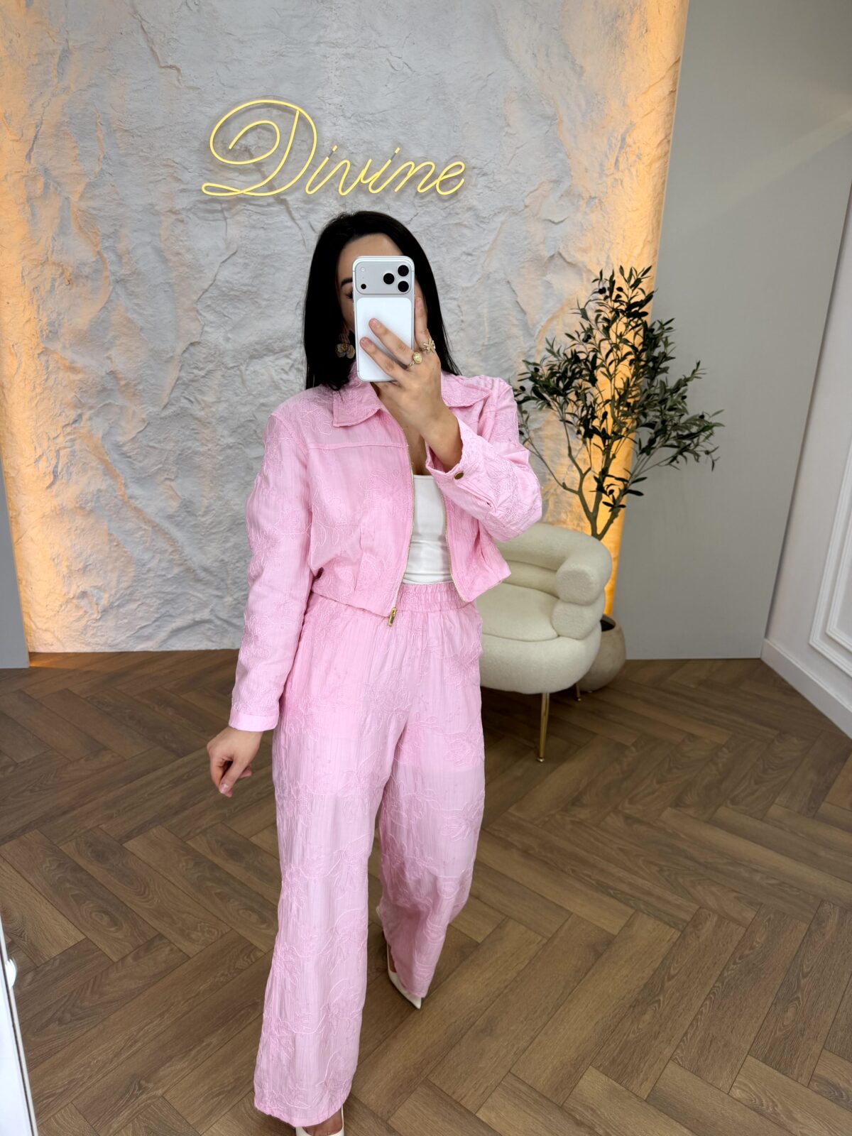 Svakodnevni komplet sa detaljima