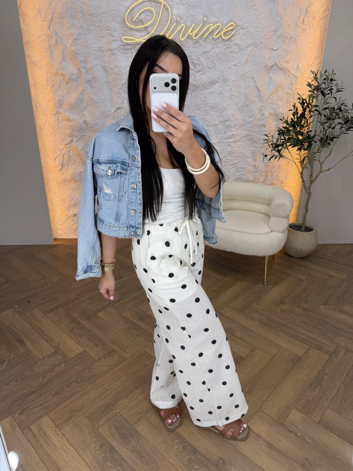 Pantalone sa tufnicama